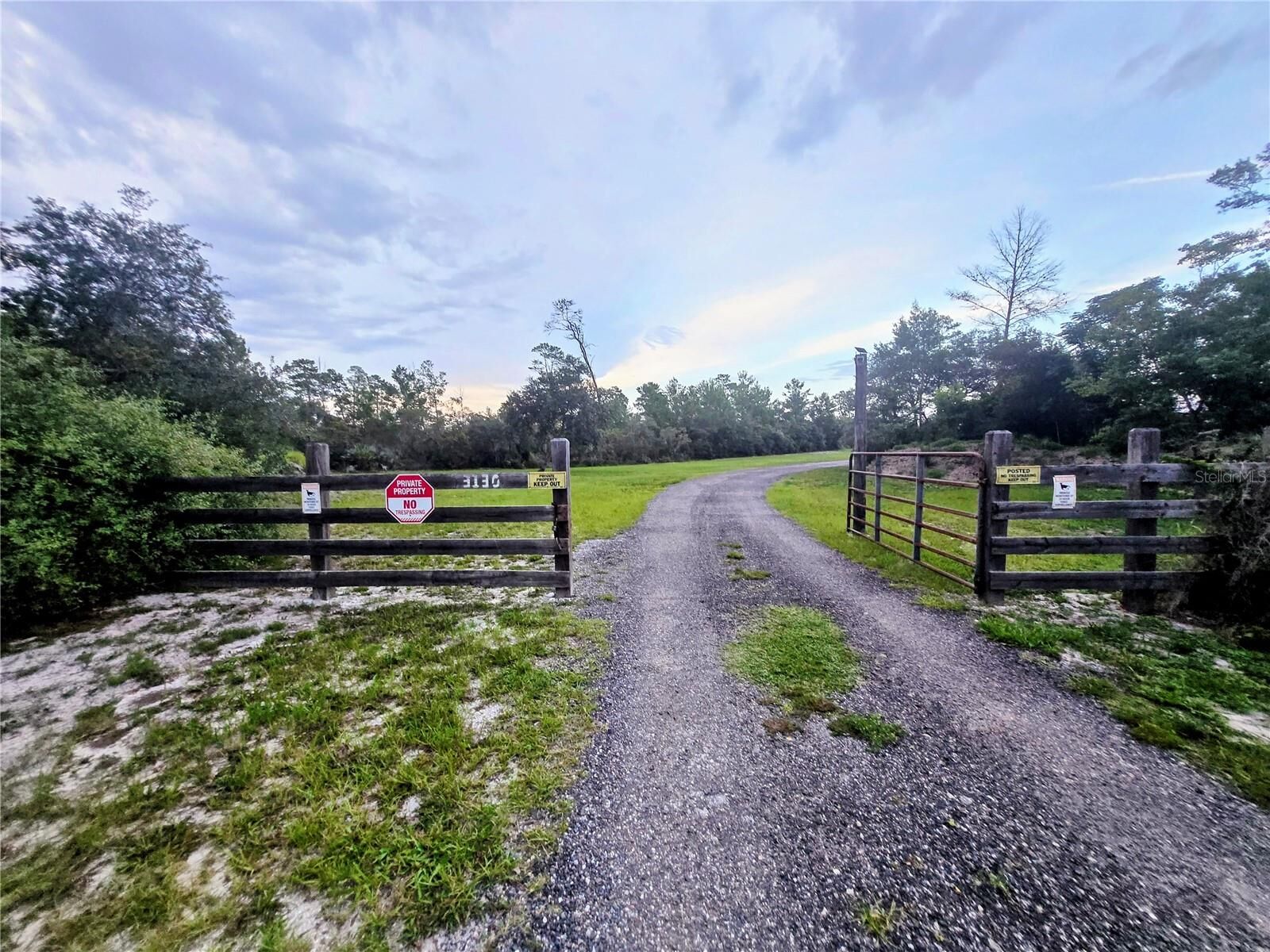 Property Photo:  3130 Lori Court  FL 32738 