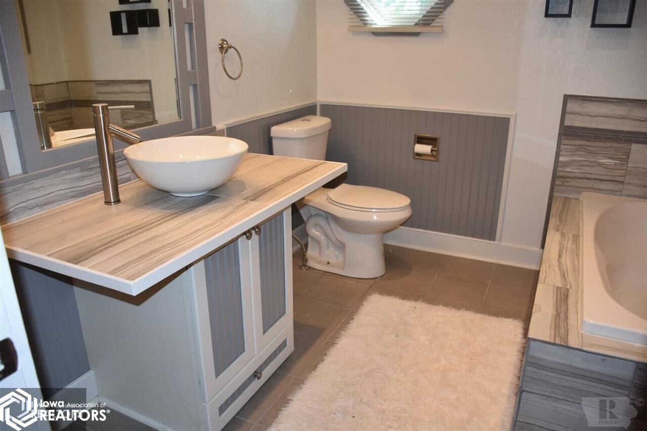 Property Photo:  712 Main Street  IA 50126 