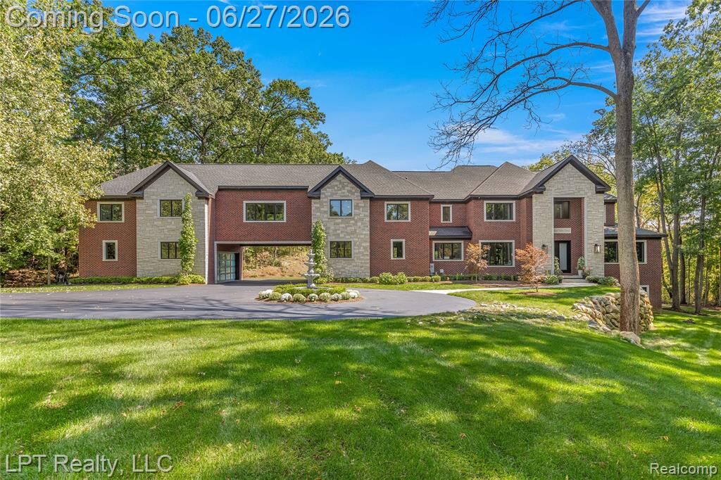 Property Photo:  5029 Forest Valley Drive  MI 48348 3491 