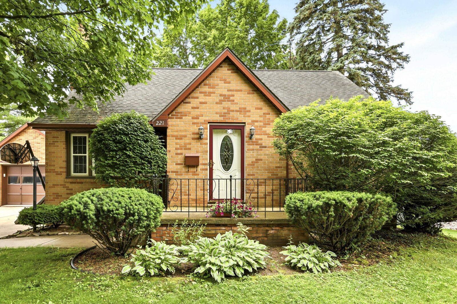 Property Photo:  221 Saginaw Street  MI 48768 