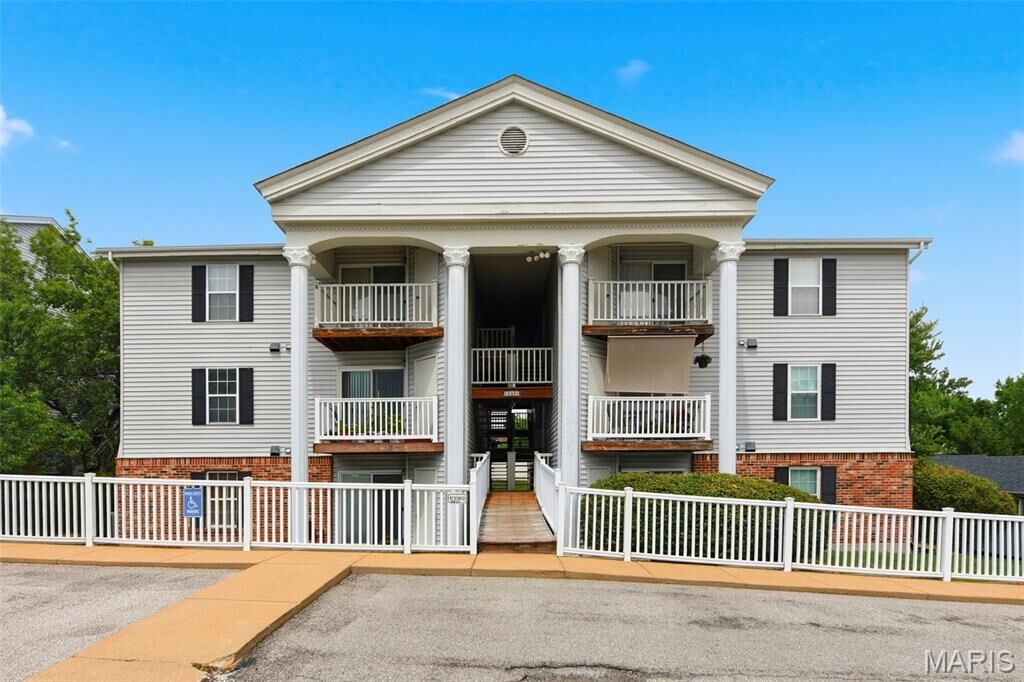 Property Photo: 12401 Somerset Place Drive MO 63128