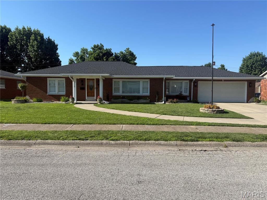 Property Photo:  2320 Saint Bernard Avenue  IL 62040 