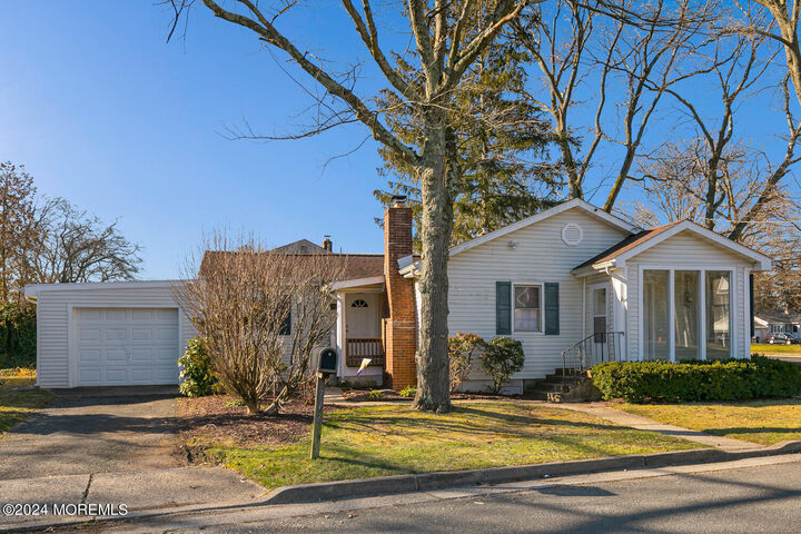 Property Photo:  