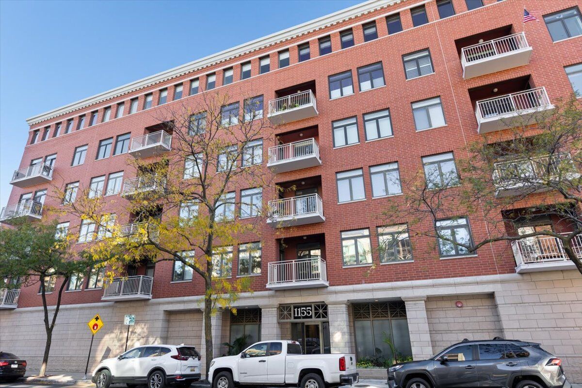Property Photo: 1155 W Armitage Avenue 301 IL 60614