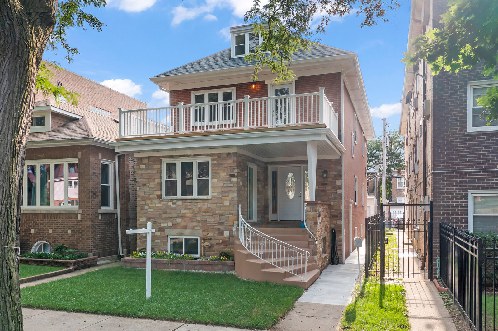 Property Photo:  7234 N Hamilton Avenue  IL 60645 