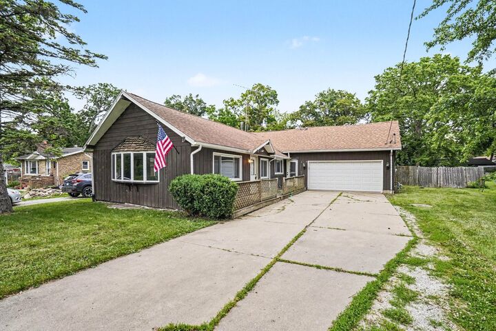 Property Photo: 26330 W Grapevine Avenue IL 60002