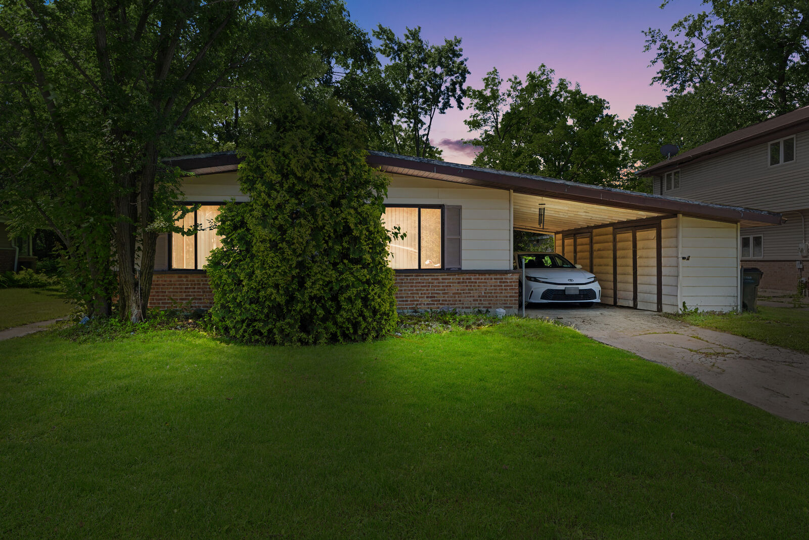 Property Photo:  329 Somonauk Street  IL 60466 