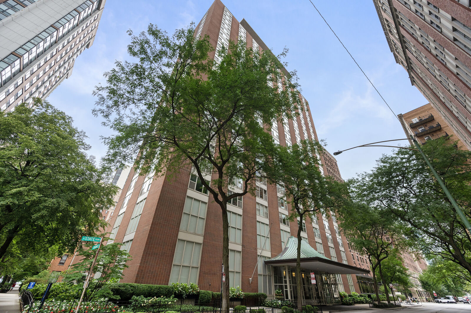 Property Photo:  1325 N State Parkway 17C  IL 60610 