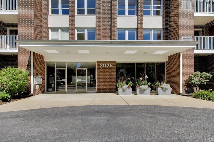 Property Photo: 2025 Sherman Avenue 302 IL 60201