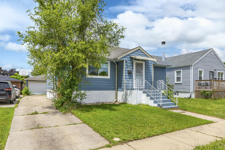 Property Photo: 1304 Freeland Avenue IL 60409