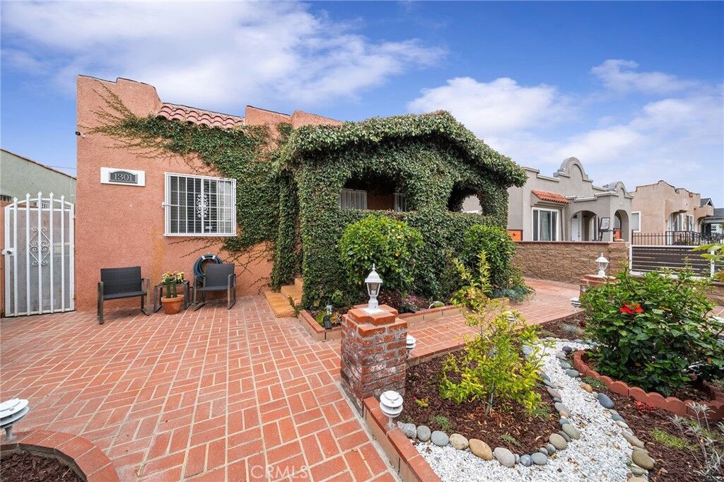 Property Photo:  1301 W 56th Street  CA 90037 