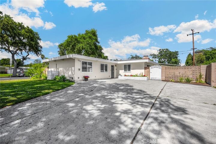 Property Photo: 1012 Maertin Lane CA 92831