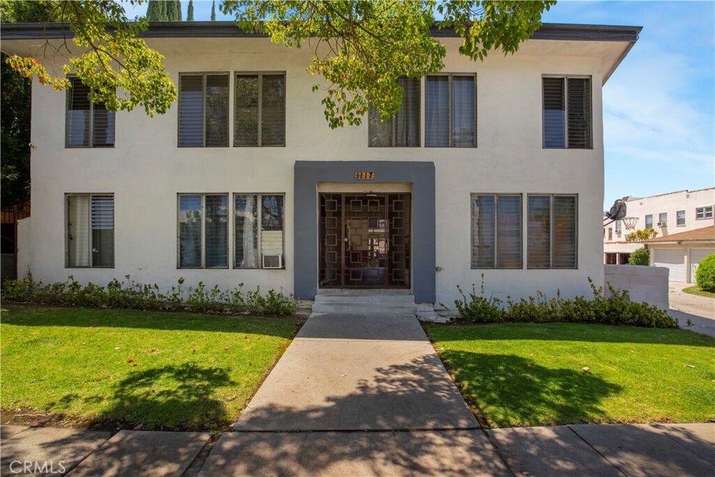 Property Photo: 1117 S Spaulding CA 90019