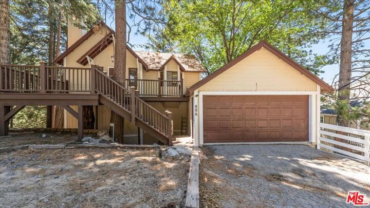 Property Photo: 886 Sandalwood Drive CA 92352