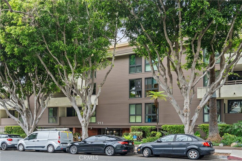 Property Photo:  911 N Kings Road 319  CA 90069 