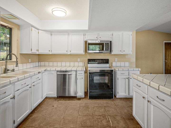 Property Photo:  4872 Squaw Hallow Ct  CA 95667 