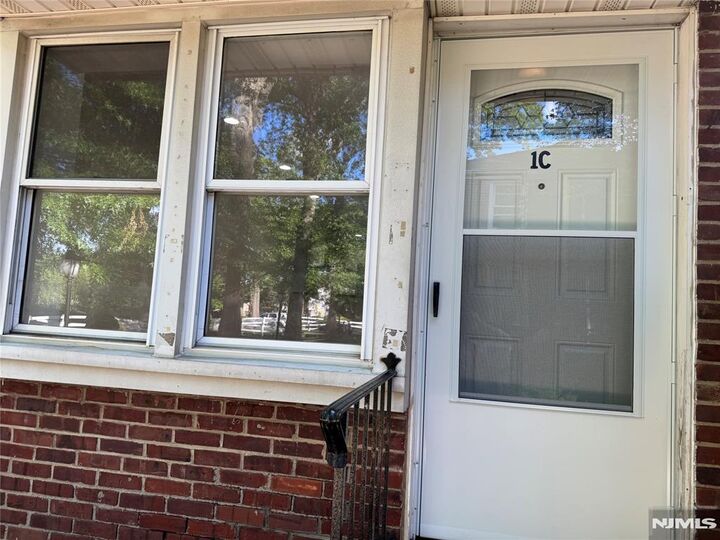 Property Photo: 230 Lafayette Place 1C NJ 07631