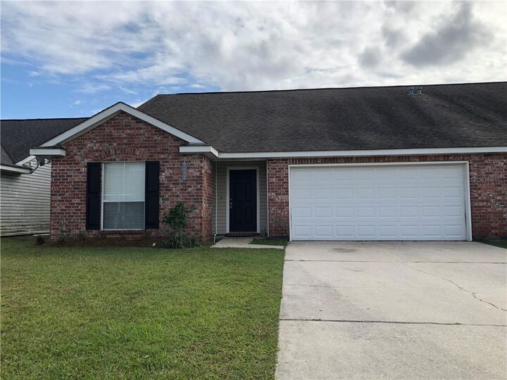 Property Photo: 1064 Clairise Court LA 70461