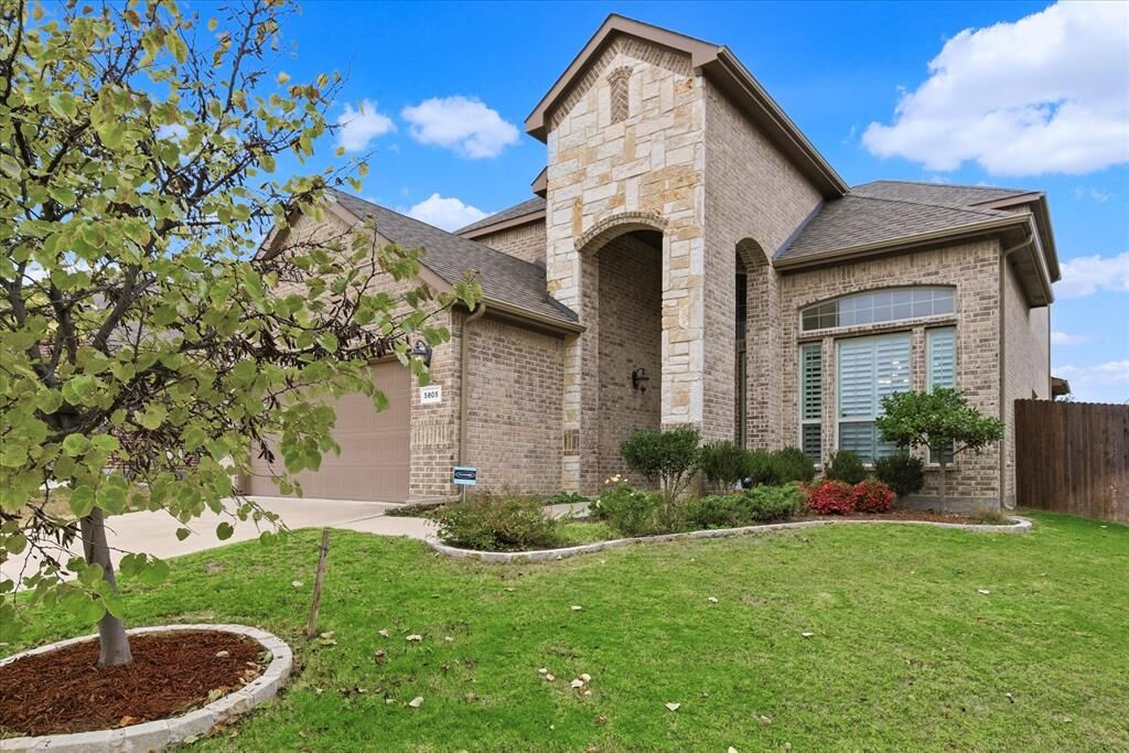 Property Photo: 5805 Canyon Oaks Lane TX 76137