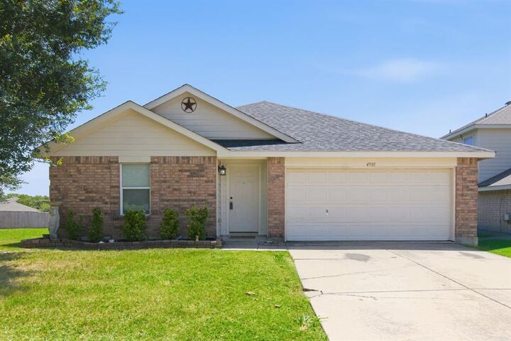 Property Photo: 4901 Parkview Hills Lane TX 76179