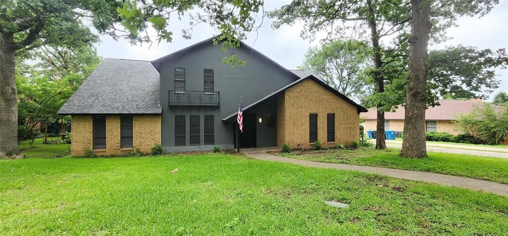 Property Photo: 606 Queens Road TX 75020