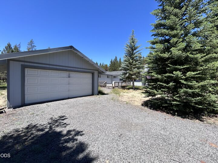 Property Photo: 52643 Center Drive OR 97739