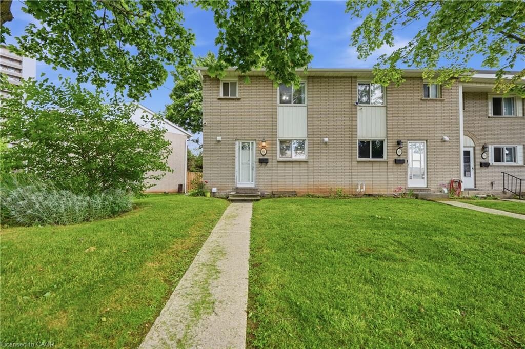 Property Photo:  82 Riverdale Drive 14  ON L8E 1K3 