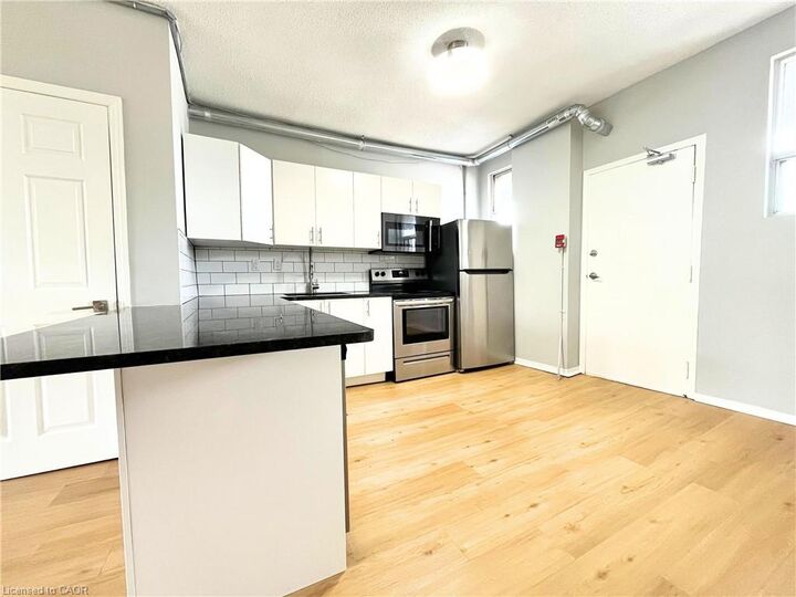 Property Photo:  121 Park Street S 8  ON L8P 3E6 