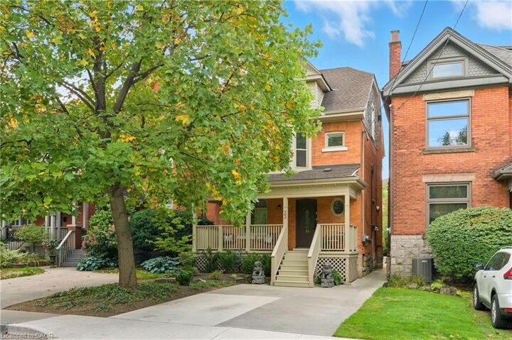 Property Photo: 33 Homewood Avenue 3 ON L8P 2M1