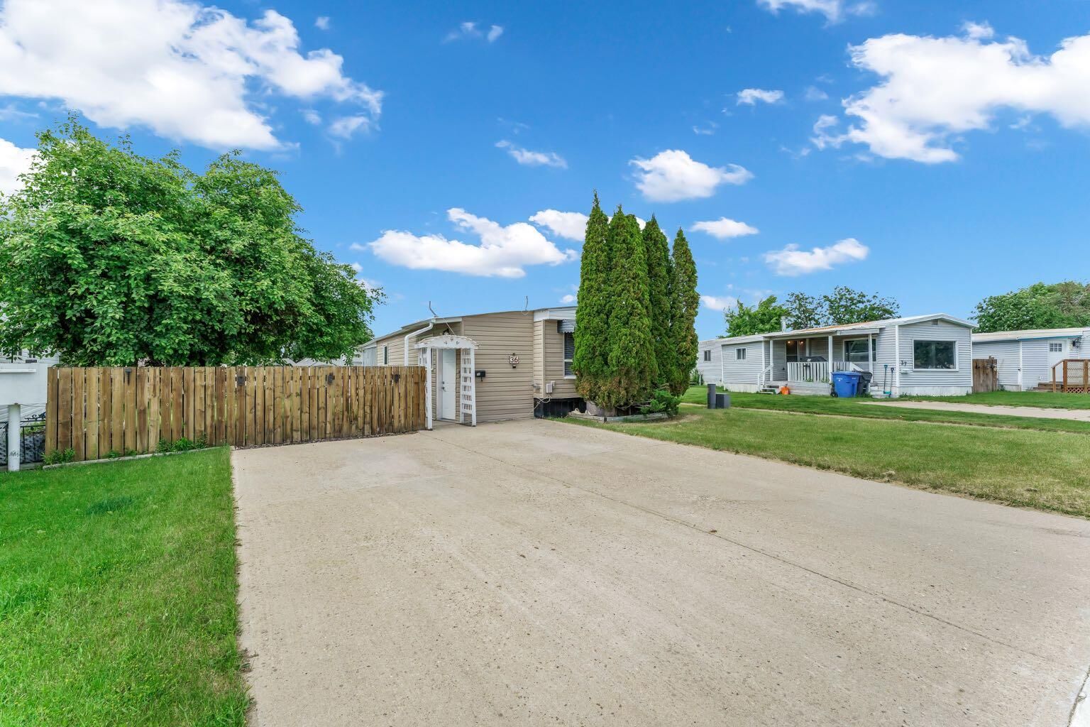 Property Photo: 2460 Southview Drive SE 36 AB T1B 1C8