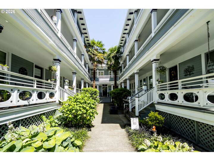 Property Photo: 2127 NW Irving St 105 OR 97210