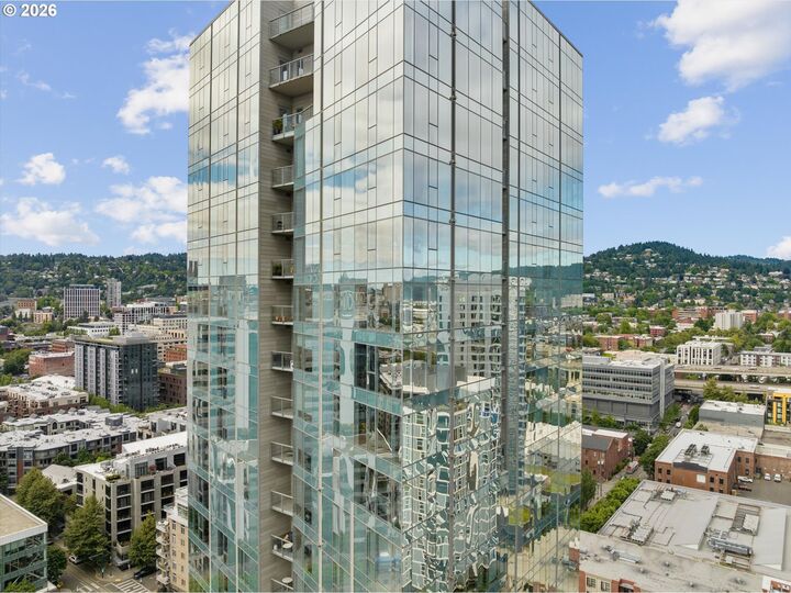 Property Photo:  1075 NW Northrup St 2217  OR 97209 