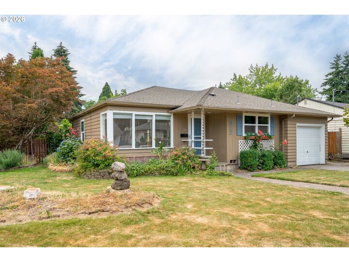 Property Photo:  612 NW 13th St  OR 97128 