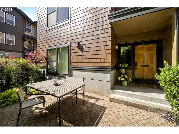Property Photo:  727 SE 34th Ave  OR 97214 