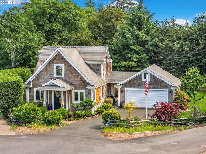 Property Photo: 1117 Chinook Ln OR 97138