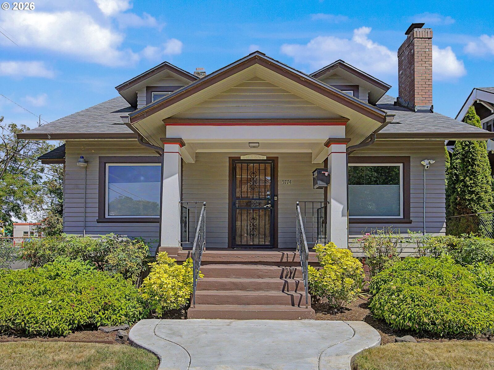Property Photo: 5774 NE Garfield Ave OR 97211