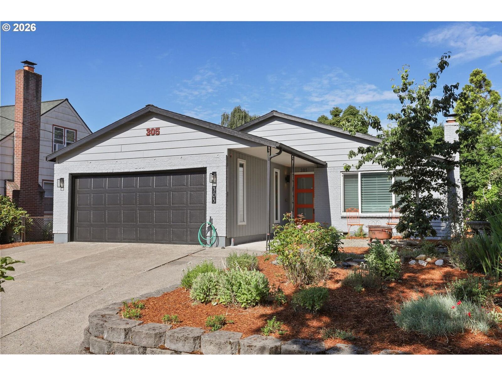 Property Photo: 305 SE 84th Ave OR 97216