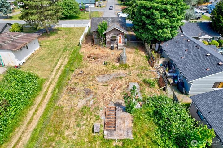 Property Photo:  312 E Pioneer Street  WA 98252 