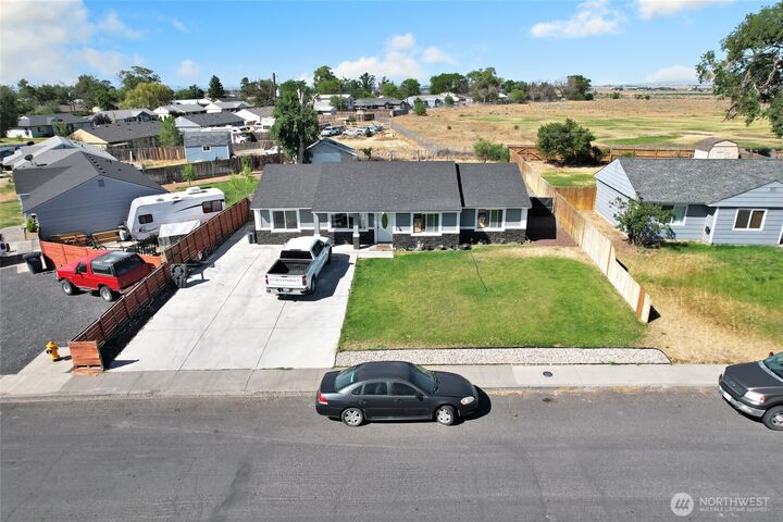 Property Photo: 1101 Arnold Drive WA 98837