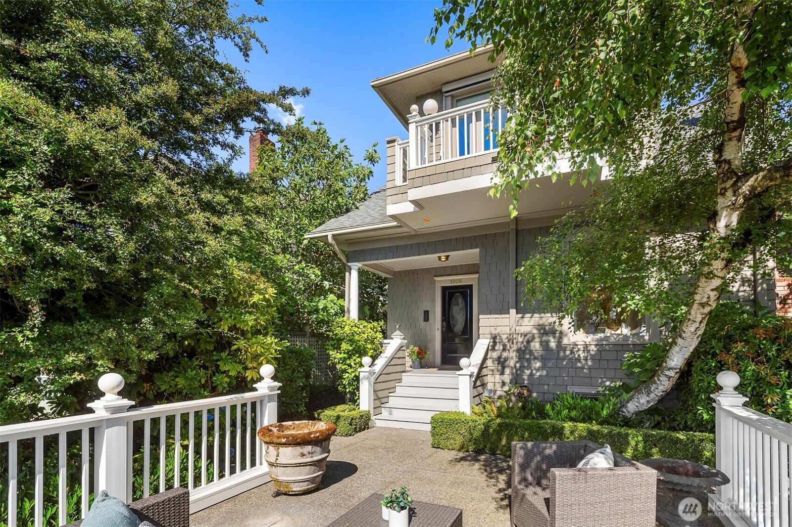 Property Photo: 1906 10th Avenue E WA 98102