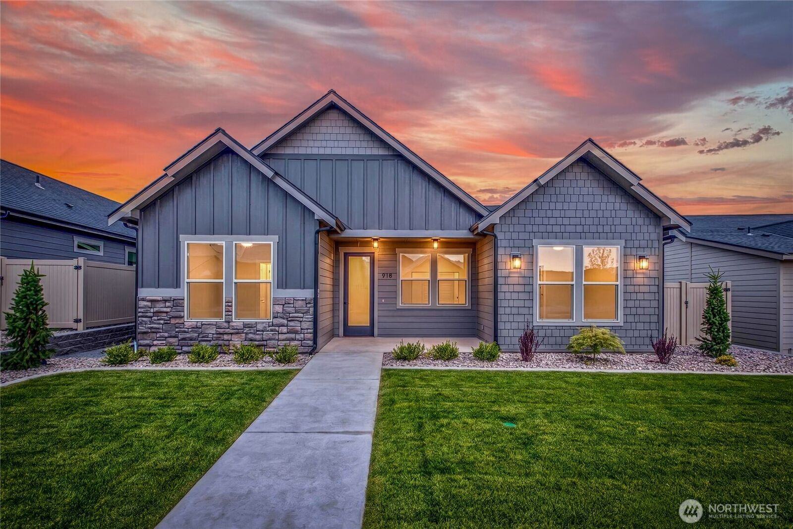 Property Photo:  918  Racine Springs Drive  WA 98801 