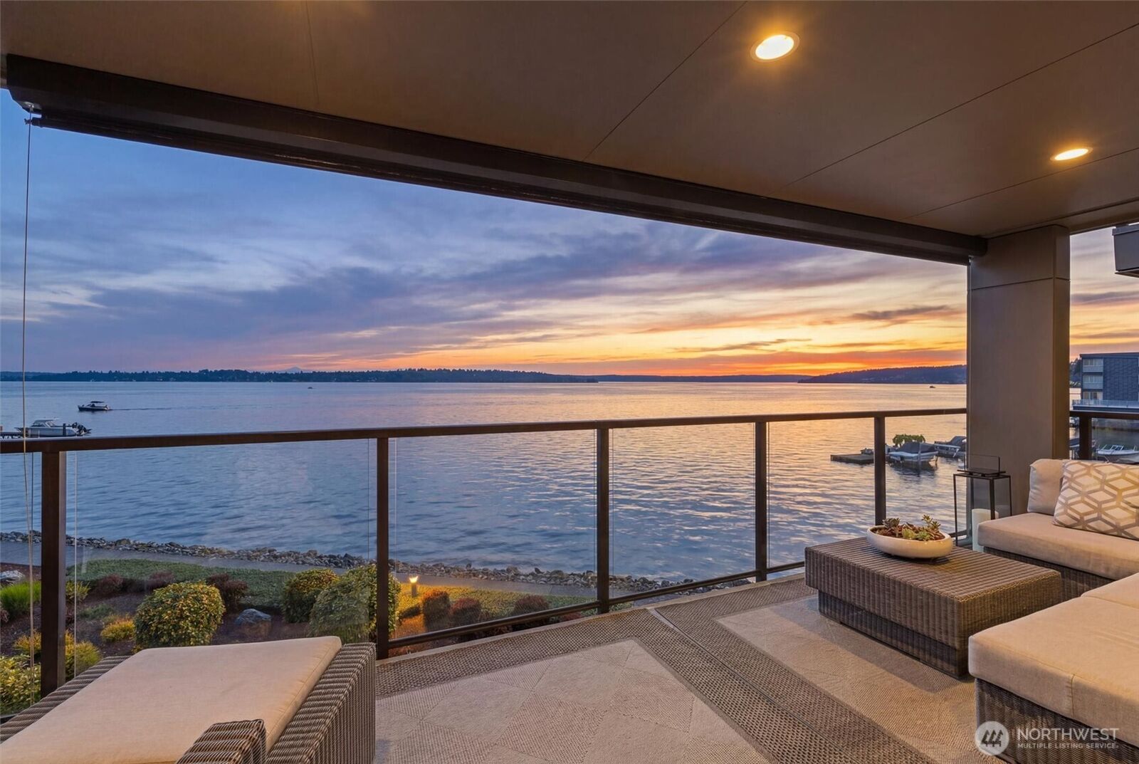 Property Photo: 827 Lake Street S 207 WA 98033