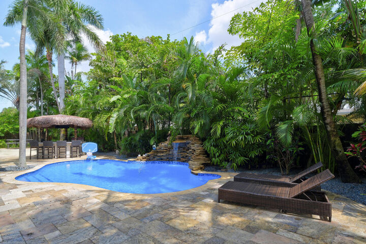 Property Photo: 2719 NE 19th Street FL 33305