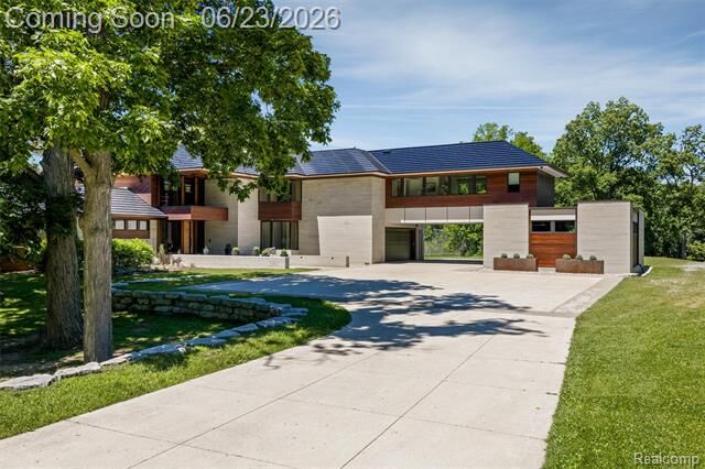 Property Photo:  2700 Squirrel Road  MI 48304 