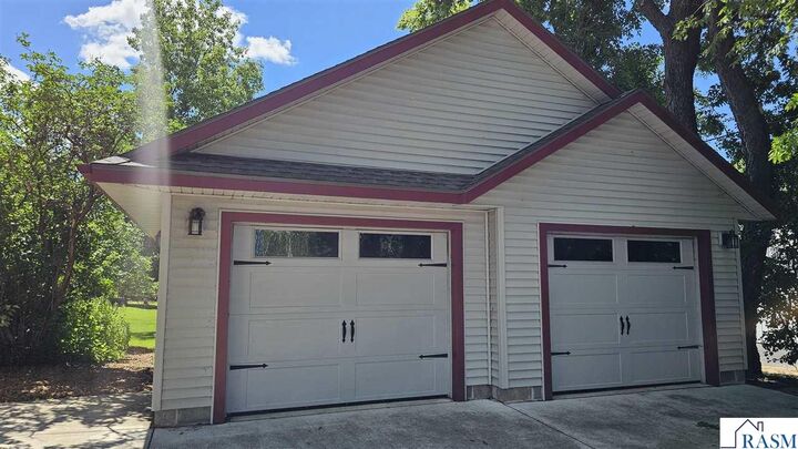 Property Photo: 1602 S Washington Street MN 56073