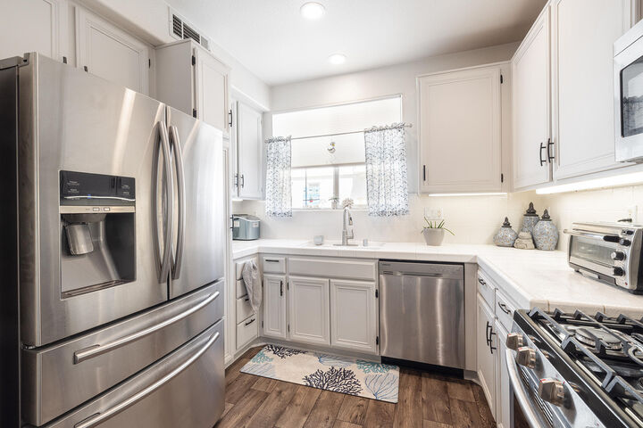 Property Photo:  148 Beach Side Court  CA 93001 