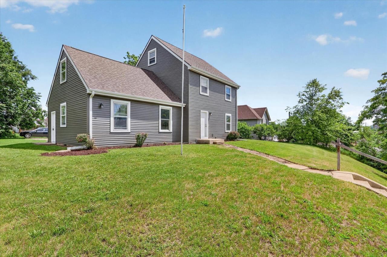 Property Photo: 215 Roosevelt Avenue WI 53511