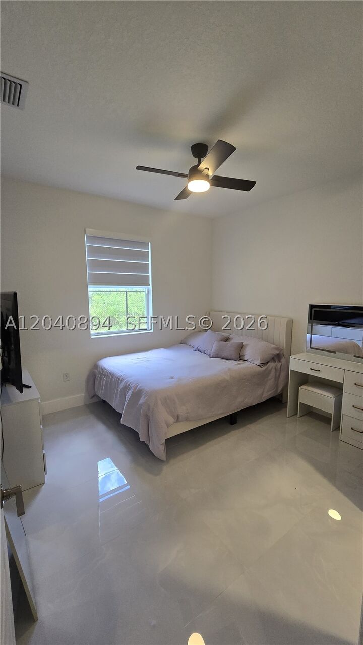 Property Photo:  2248 SE 30th St 1  FL 33035 