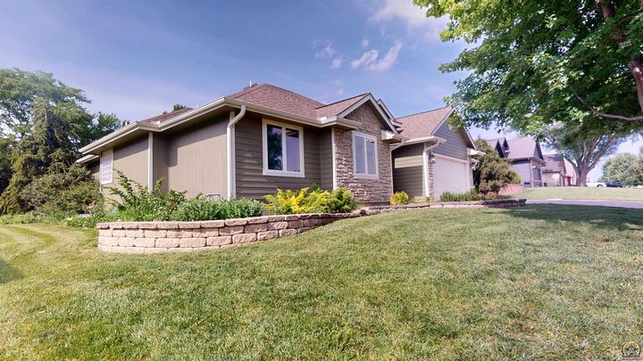 Property Photo:  3404 SE 39th Ter  KS 66609 