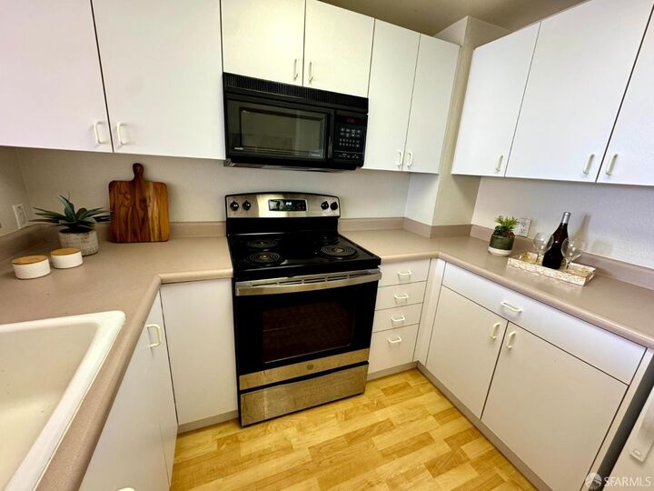Property Photo:  988 Franklin Street 431  CA 94607 